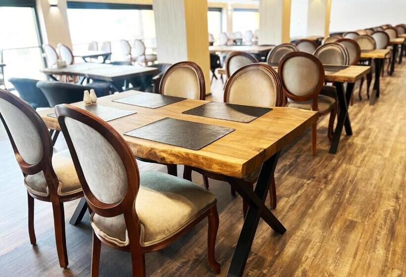 فندق Sera Lake Center