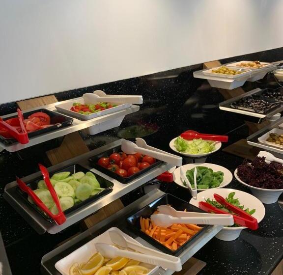 فندق Sera Lake Center