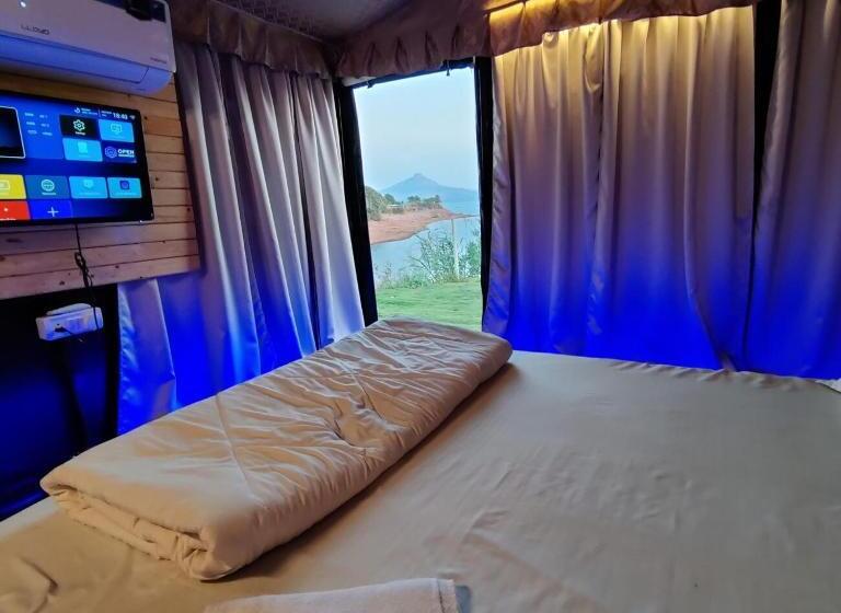 בית מלון כפרי The Camp Square Pawna