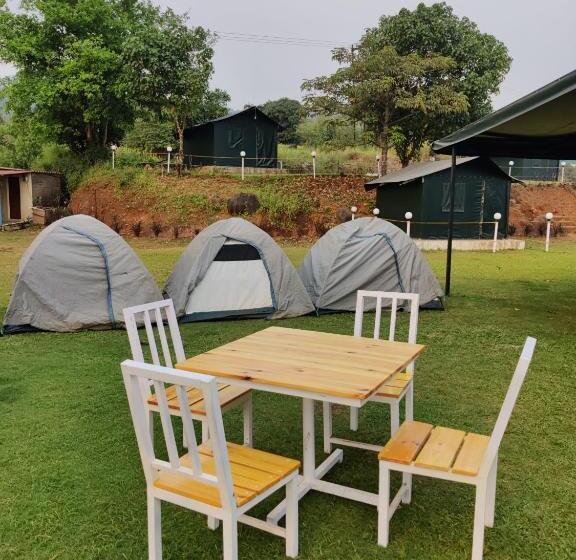 Отель The Camp Square Pawna