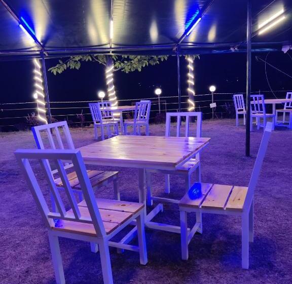 בית מלון כפרי The Camp Square Pawna