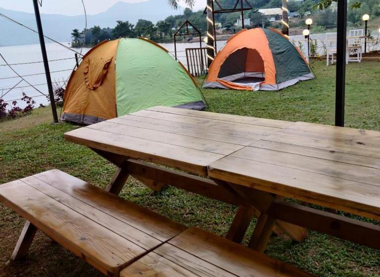 Отель The Camp Square Pawna