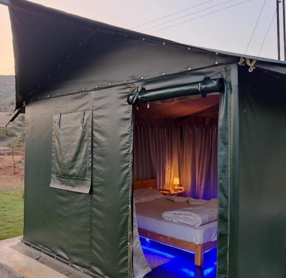 בית מלון כפרי The Camp Square Pawna