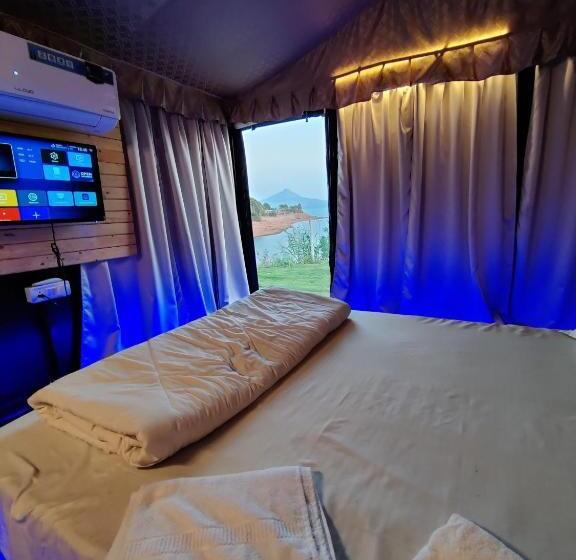 בית מלון כפרי The Camp Square Pawna