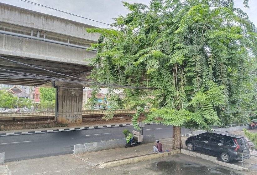 Metro Hotel Bekasi Powered By Cocotel