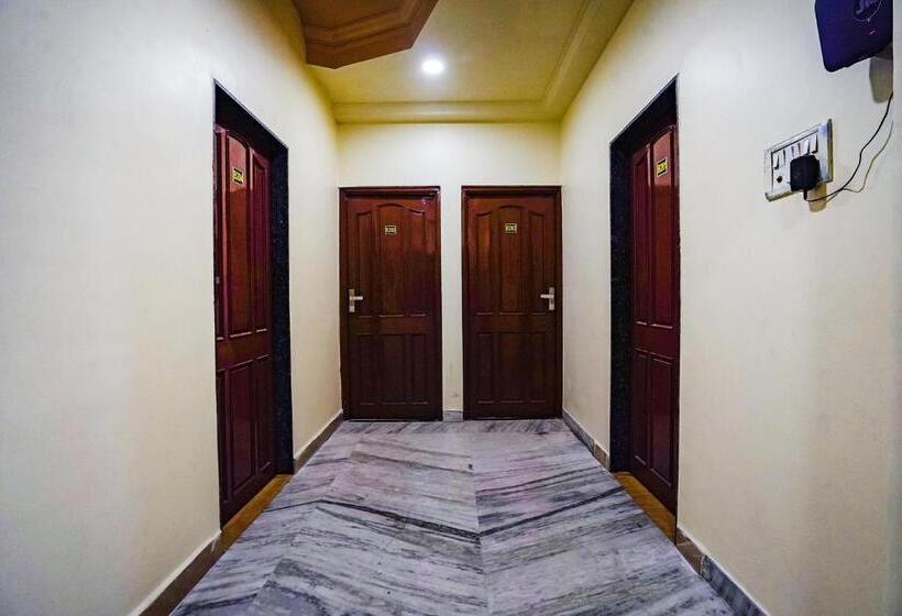 Fabhotel The Imperial Green