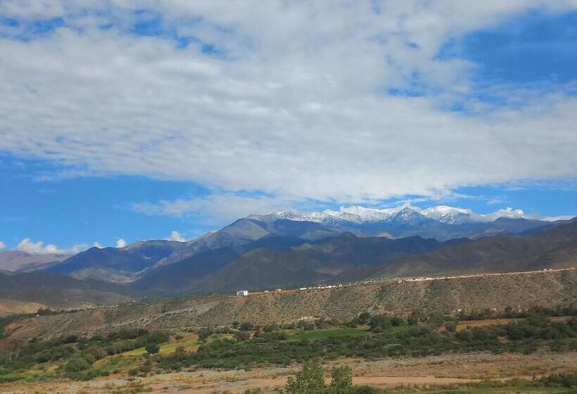 پانسیون Casa De Familia