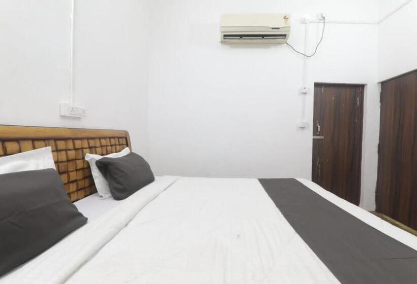 펜션 Chitraa Guest House