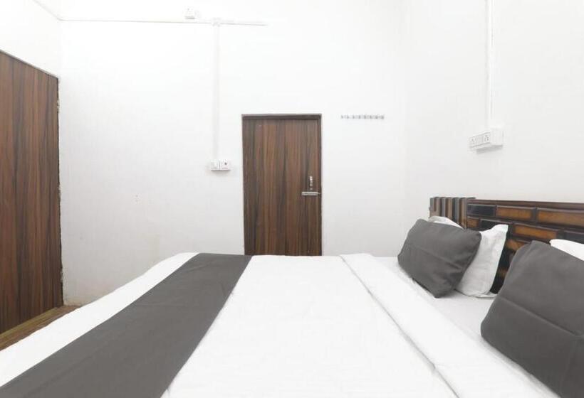 펜션 Chitraa Guest House