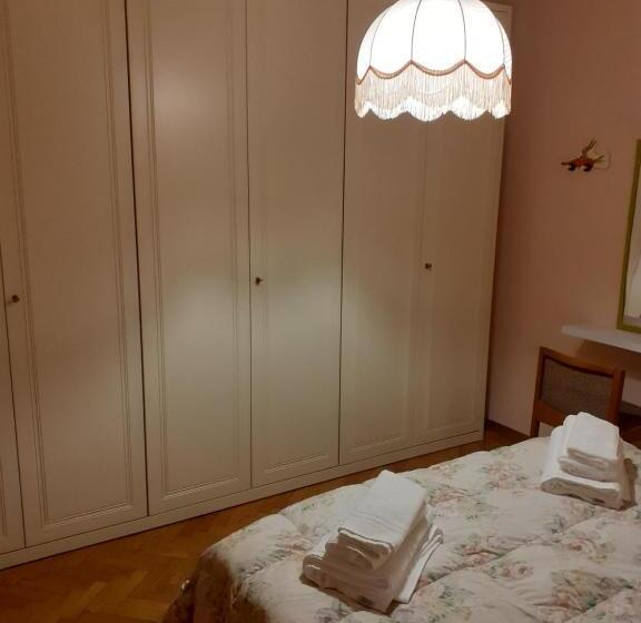 بنسيون Gold House