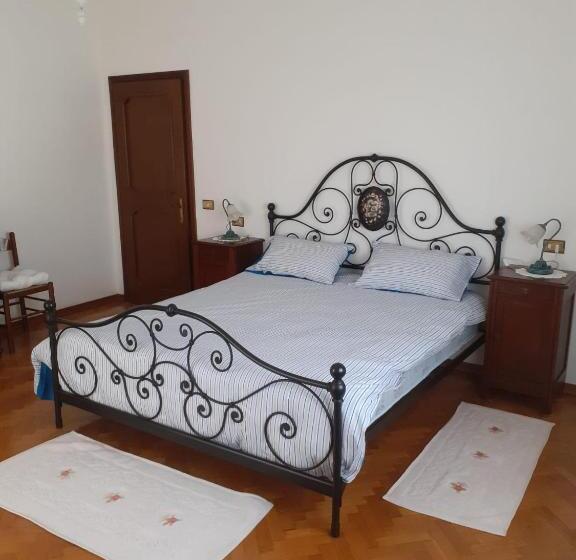 بنسيون Gold House