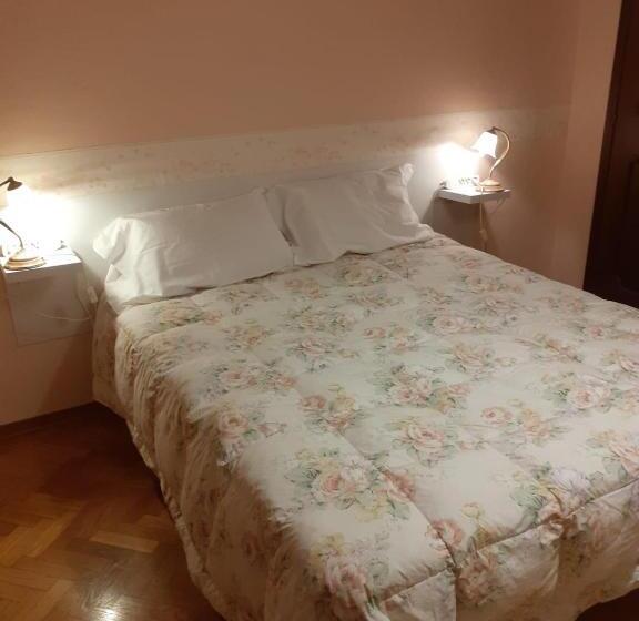 بنسيون Gold House