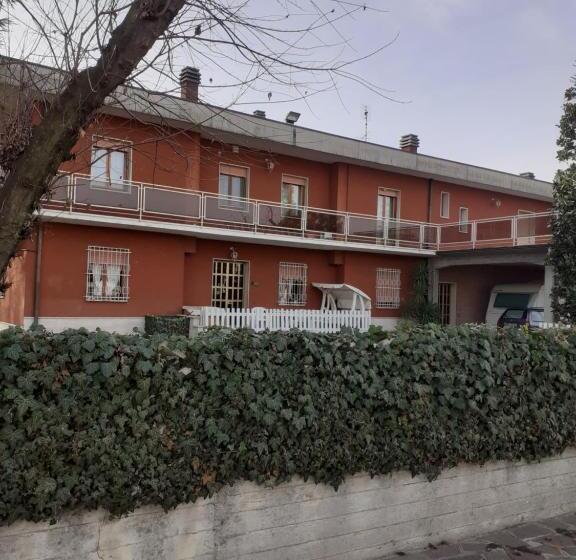 بنسيون Gold House