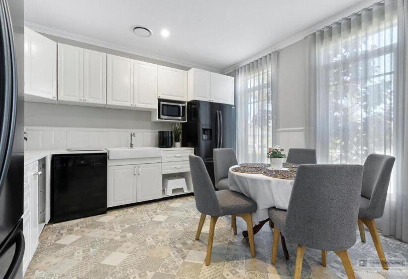 Пансион New Haven   Garden View Balcony