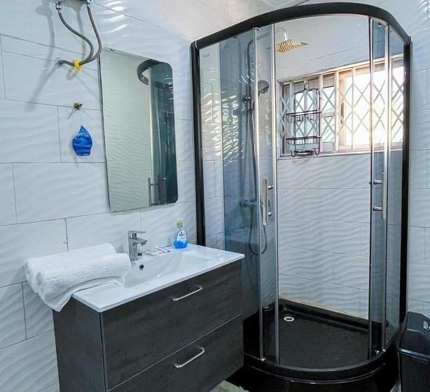 پانسیون Private Room In Ashongman   Accra #t001