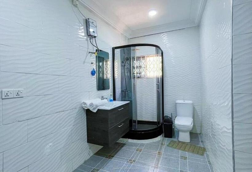 پانسیون Private Room In Ashongman   Accra #t001