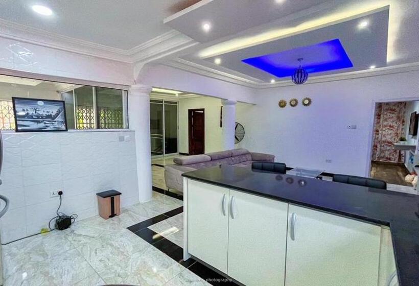 پانسیون Private Room In Ashongman   Accra #t001