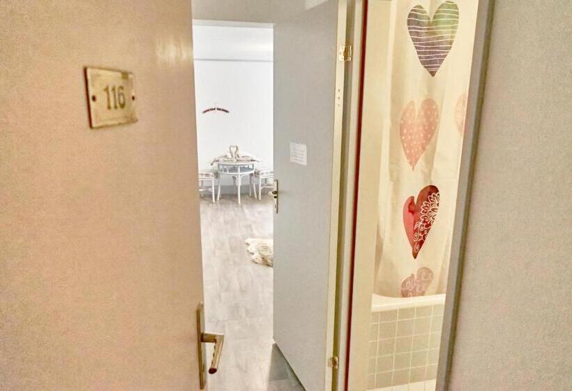 פנסיון Tripple Room With Bathroom