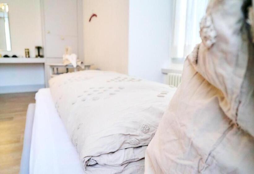 פנסיון Tripple Room With Bathroom