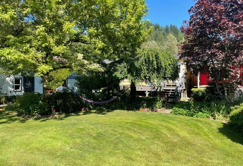 Пансион Whitewater Cottage