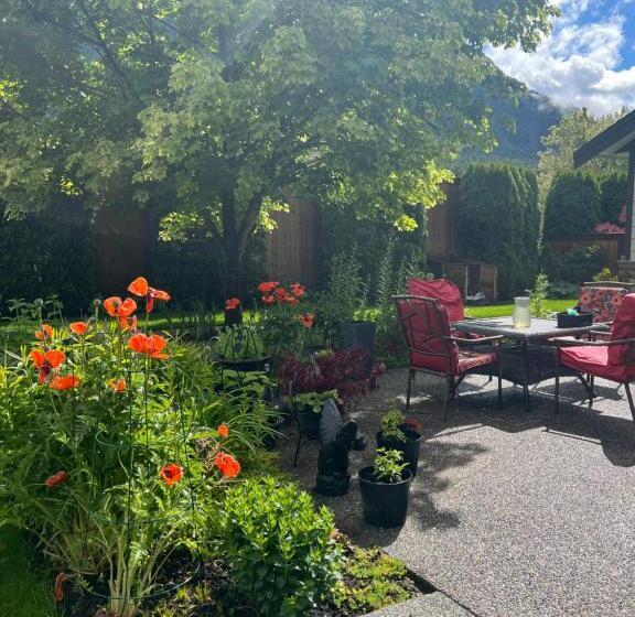 Пансион Whitewater Cottage