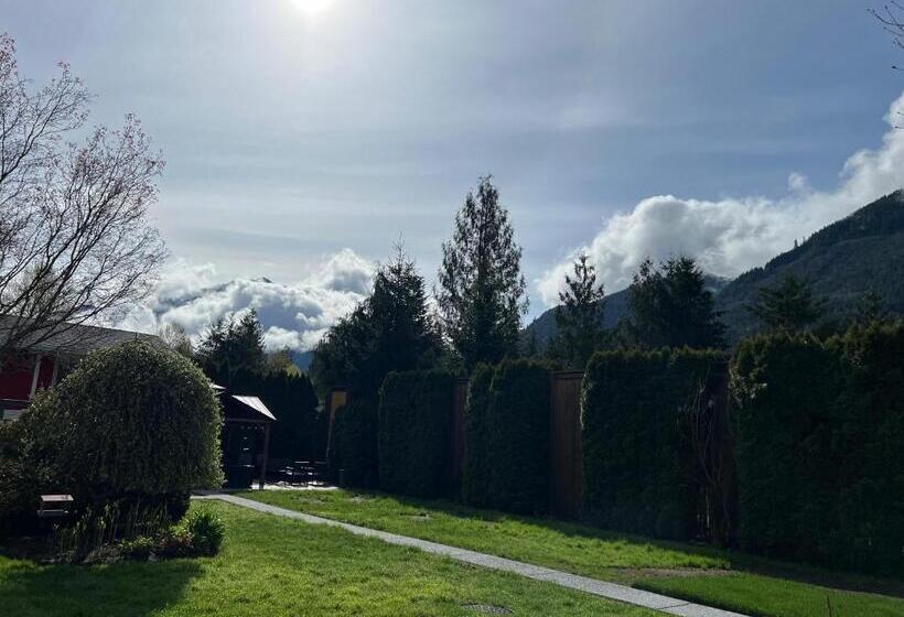 Пансион Whitewater Cottage