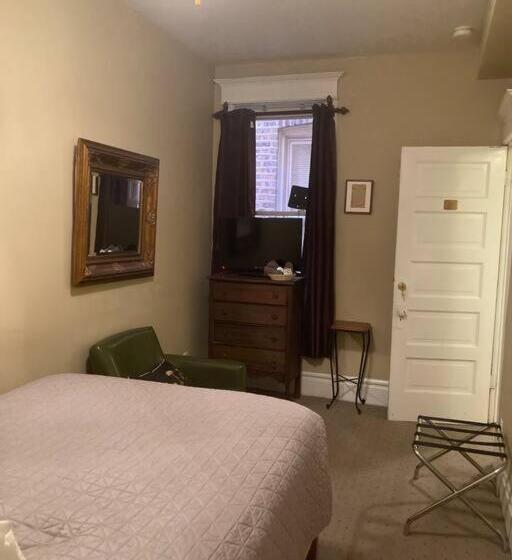Private Room With Private Bath In B&b In Lakeview   2d
