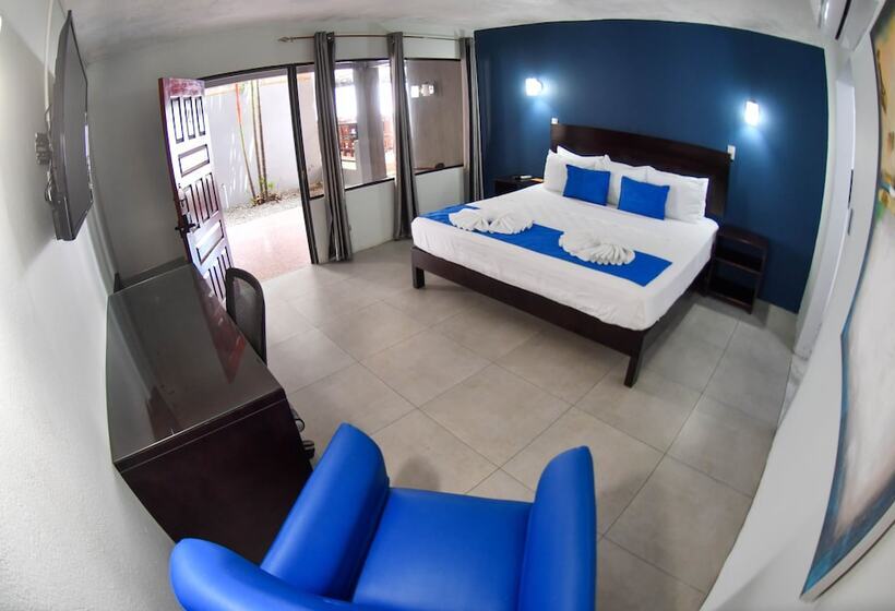 Republik Hotel, Bistro And Nightclub On Site