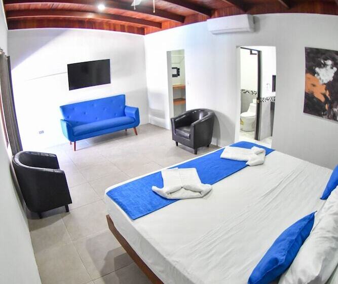 Republik Hotel, Bistro And Nightclub On Site