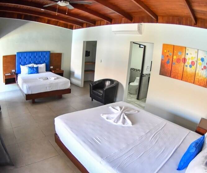 Republik Hotel, Bistro And Nightclub On Site