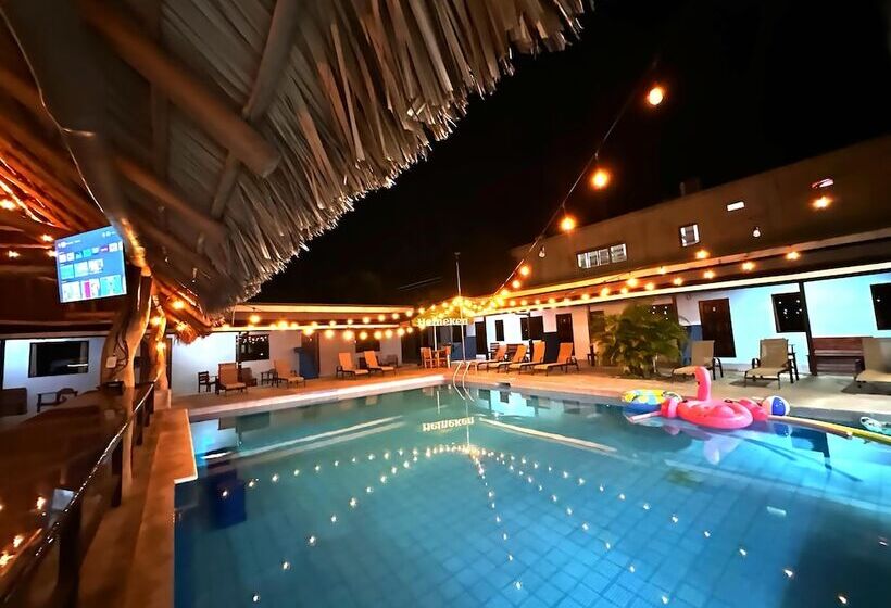 Republik Hotel, Bistro And Nightclub On Site