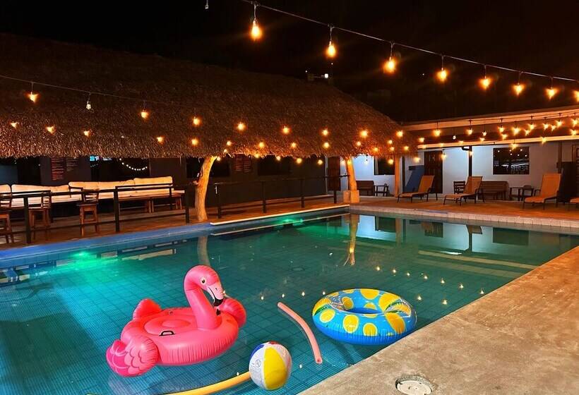 Republik Hotel, Bistro And Nightclub On Site