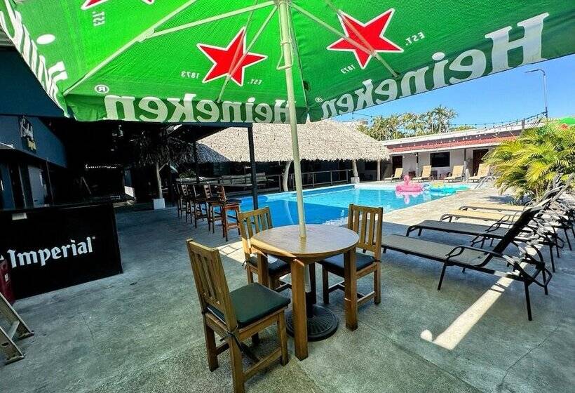 Republik Hotel, Bistro And Nightclub On Site