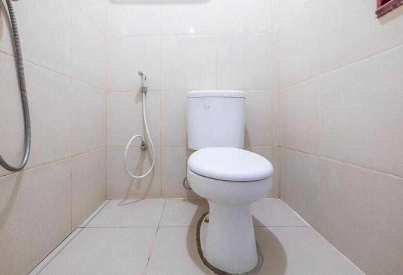 Super Oyo 2703 Hotel Transit 1