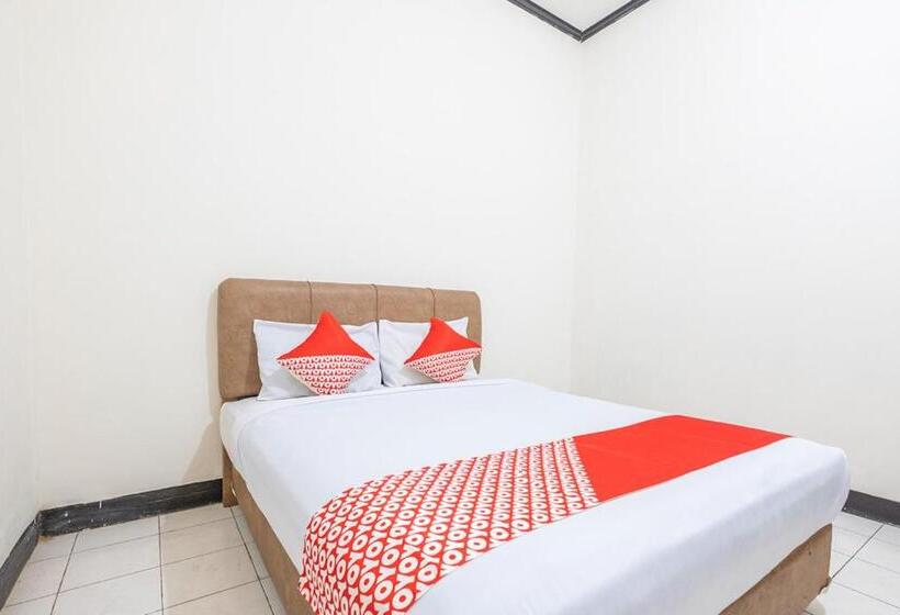 Super Oyo 2703 Hotel Transit 1