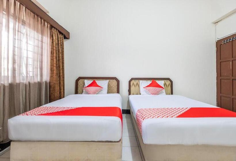 Super Oyo 2703 Hotel Transit 1