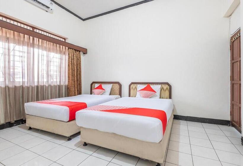 Super Oyo 2703 Hotel Transit 1