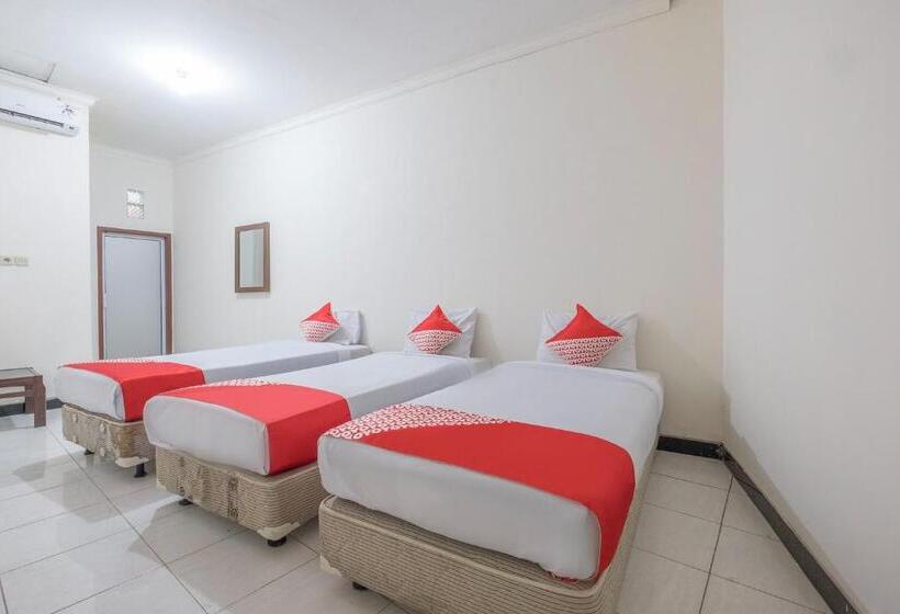 Super Oyo 2703 Hotel Transit 1