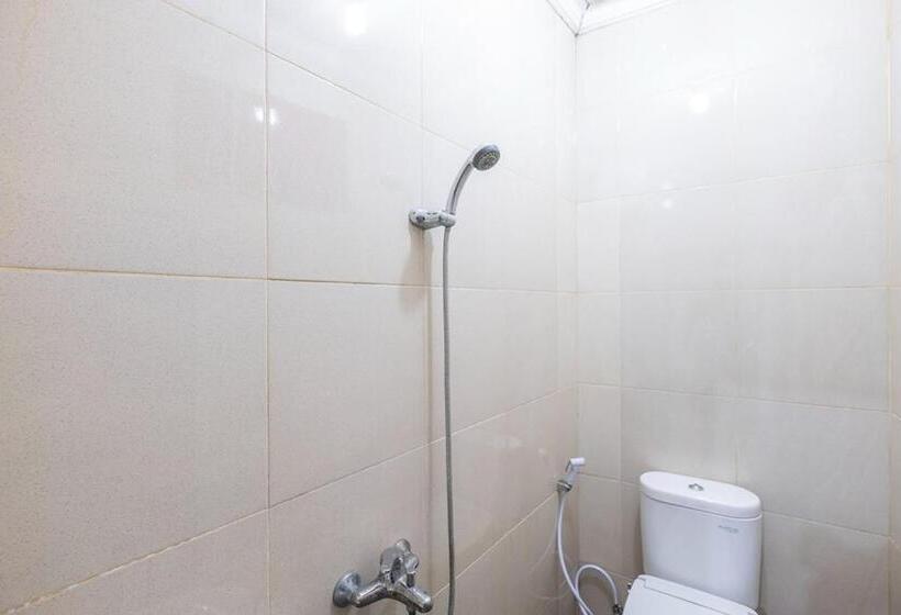 Super Oyo 2703 Hotel Transit 1