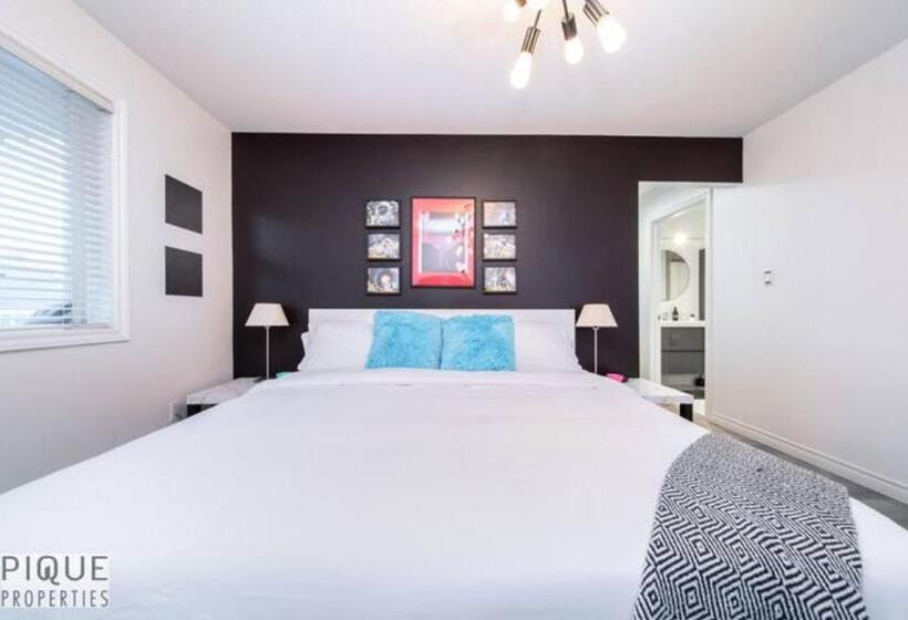 The Neon Palace   Kingbed   Fireplace   Netflix   Ug Park