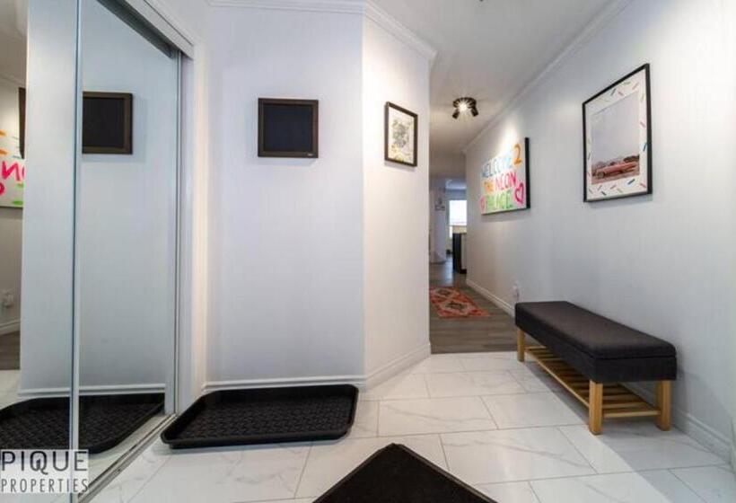 The Neon Palace   Kingbed   Fireplace   Netflix   Ug Park