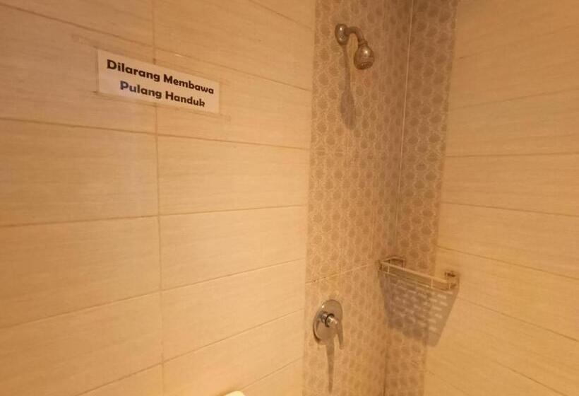 Urbanview Hotel B Liv Kendari By Reddoorz