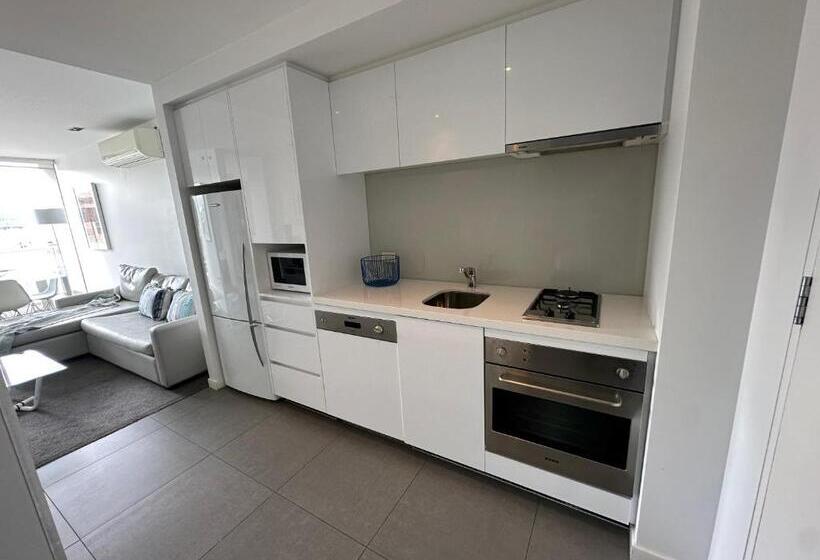Adele Apartment Hotel East Melbourne