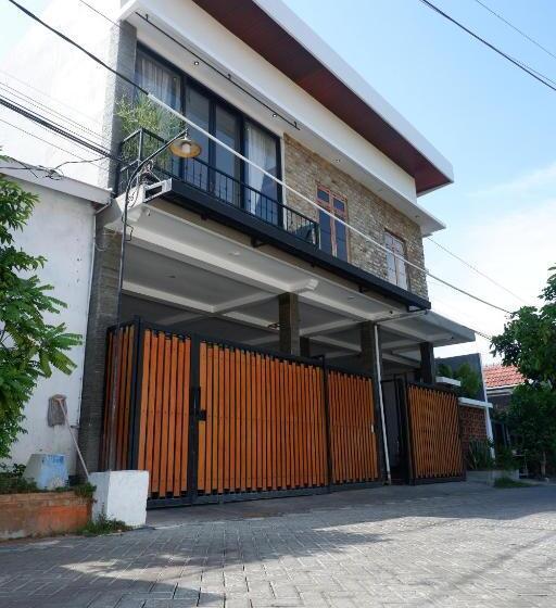 הוסטל Bromo Venture