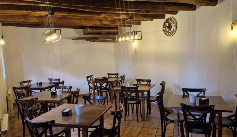 Albergue Laganares   Pilgrims Hostel