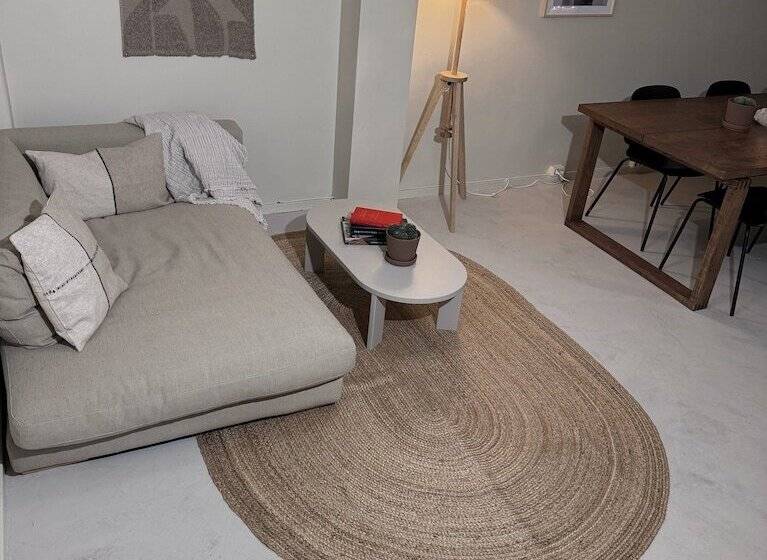 Общежитие Nomad Gardet