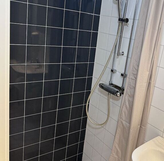 Общежитие Nomad Gardet