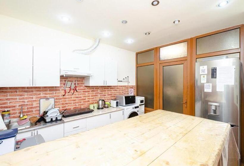 Areva Hostel & Apartment