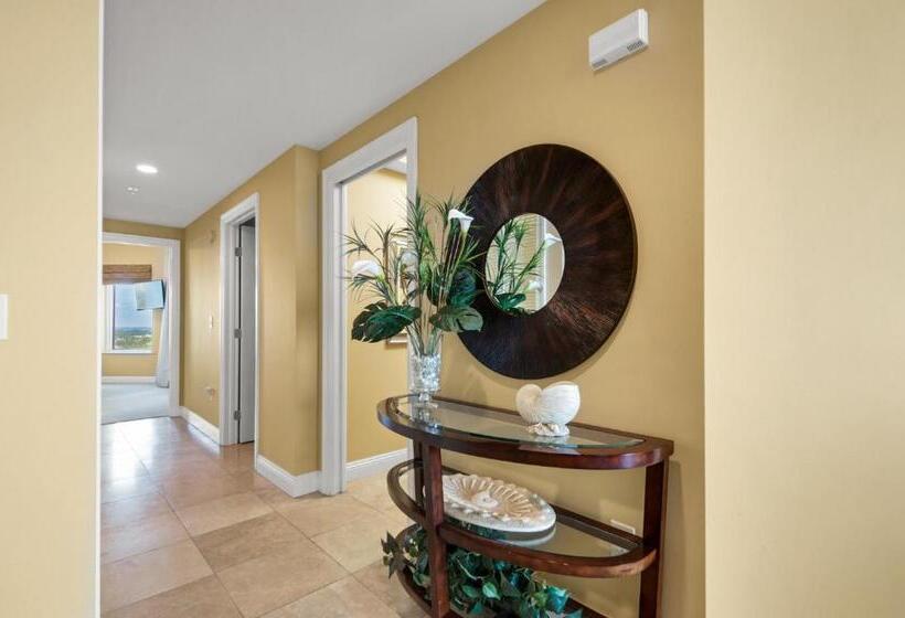 Beach Front Luxury, Amazing Views, Indigo East, 5 Stars,   2 Balconies , Guest Choice Award!