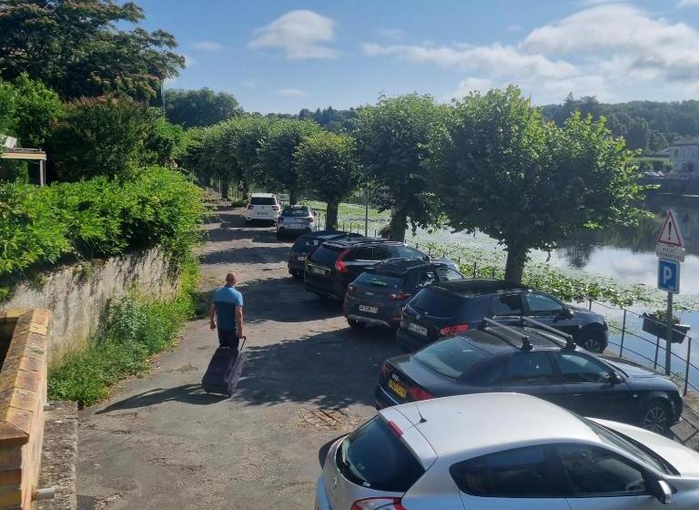 ベッドアンドブレックファースト Chez Jack Confolens